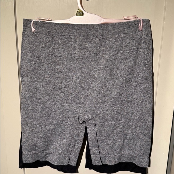 Juicy Couture Los Angeles NWT Black & Gray Seamless Shaping Slip Shorts (I008) - Picture 5 of 7